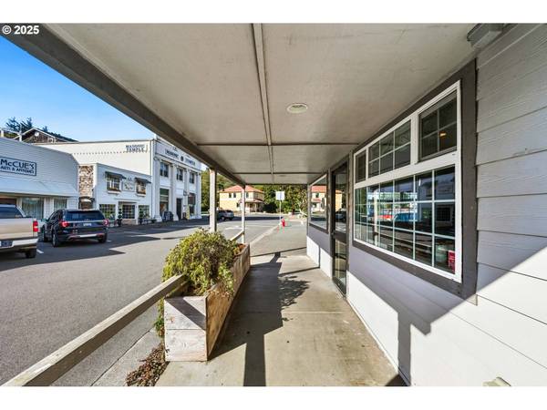 145 2ND ST, Bandon, OR 97411