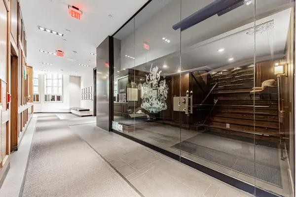 426 University AVE #905, Toronto C01, ON M5G 1S9