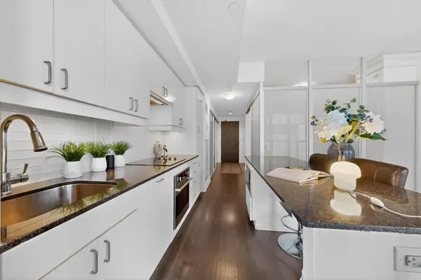 426 University AVE #905, Toronto C01, ON M5G 1S9