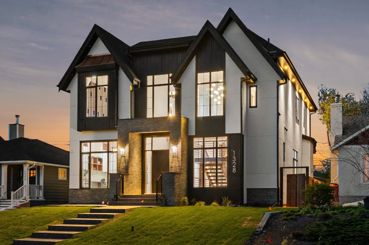 1328 7A ST NW, Calgary, AB T2M 3J6