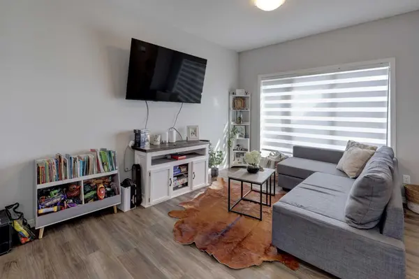 215 Chinook Gate BLVD SW, Airdrie, AB T4B 5J4