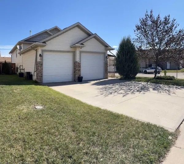 194 Webster DR, Red Deer, AB T4N 7G9