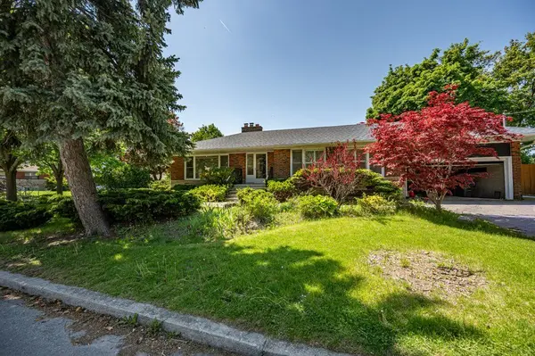 33 Tinder CRES, Toronto C13, ON M4A 1L2