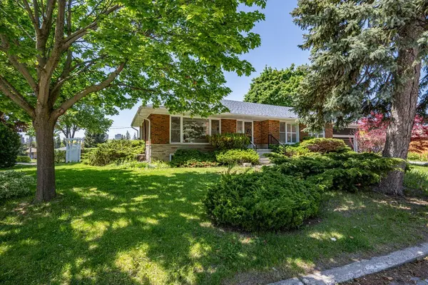 33 Tinder CRES, Toronto C13, ON M4A 1L2