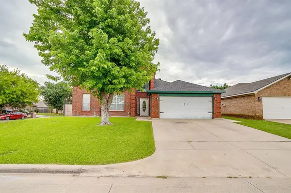 8601 Garden Springs Drive, Fort Worth, TX 76123