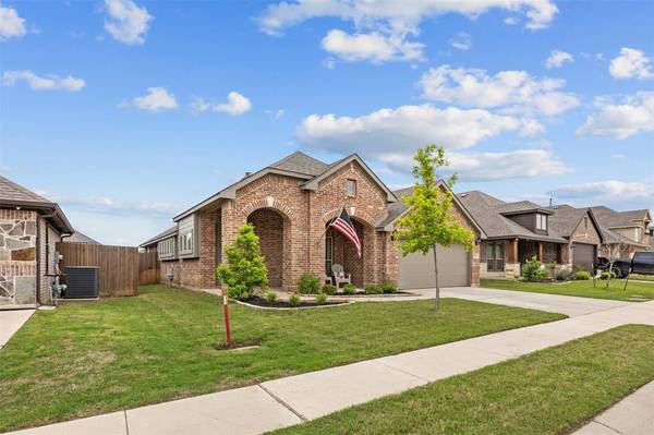 1084 Imperial Eagle Road, Alvarado, TX 76009