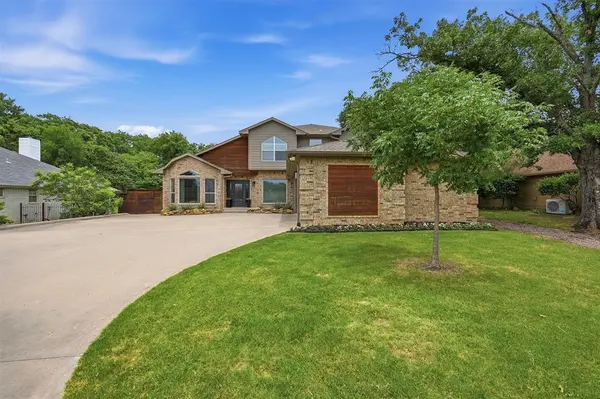 219 Navajo Trail, Lake Kiowa, TX 76240