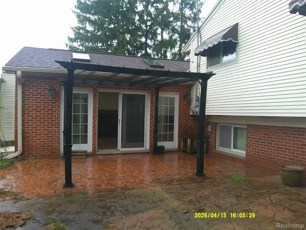 2803 Lexington CT, Trenton, MI 48183