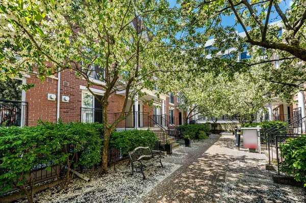16 Laidlaw ST #920, Toronto W01, ON M6K 1X2