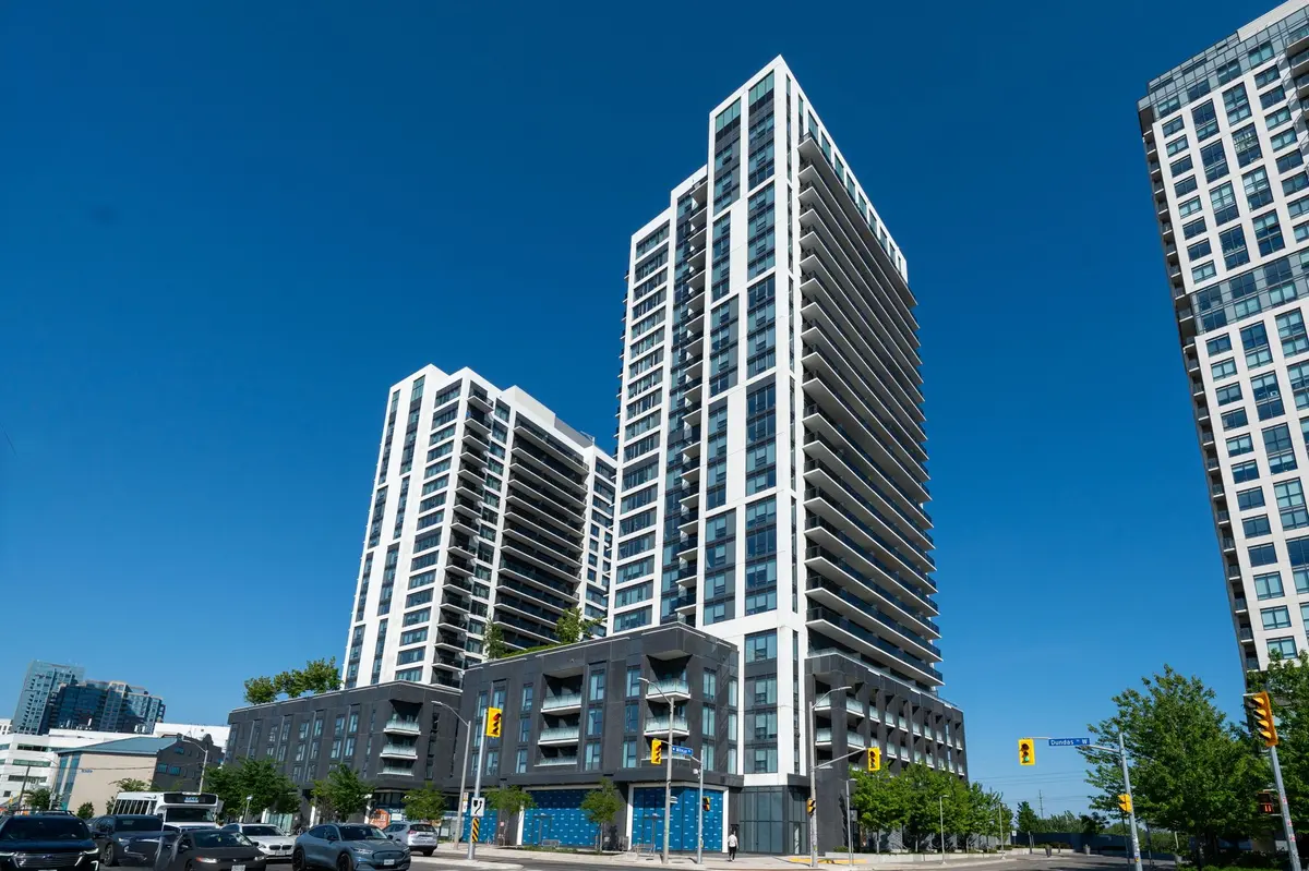30 Samuel Wood WAY #303, Toronto W08, ON M9B 0C9