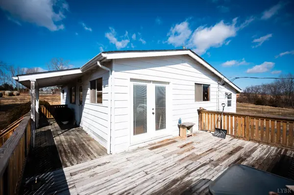 1228 Clover Creek Rd, Huddleston, VA 24104