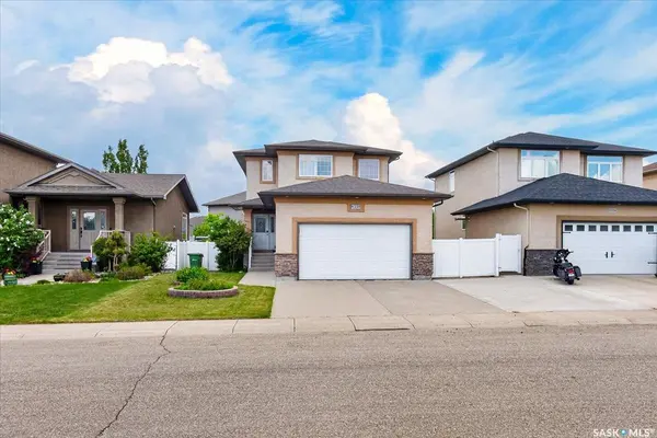 8338 Wascana Gardens WAY, Regina, SK S4V 1E8