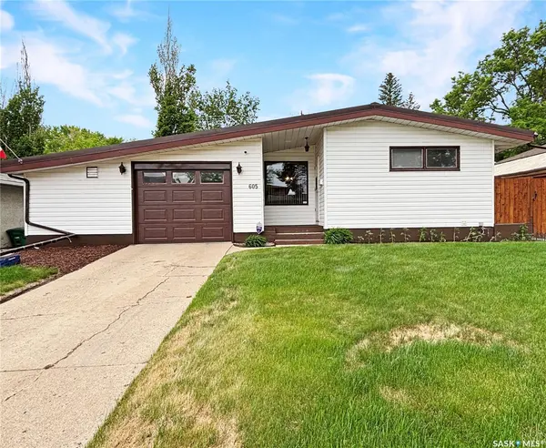 605 O AVENUE N, Saskatoon, SK S7L 2V4