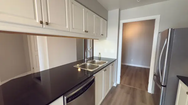 40 Old Mill RD #703, Oakville, ON L6J 7W2
