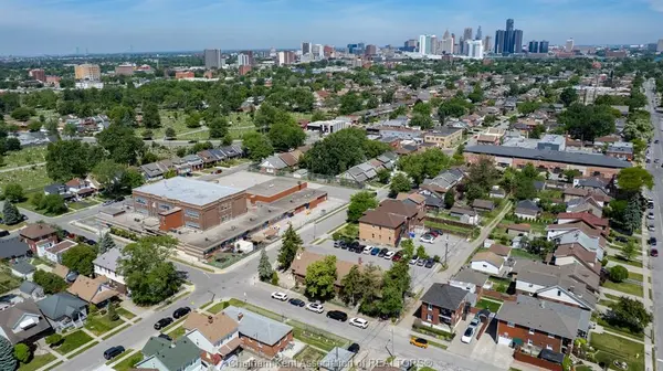 1402 Elsmere Avenue, Windsor, ON N8X 4G9