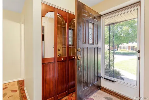 31346 Shaw DR, Warren, MI 48093