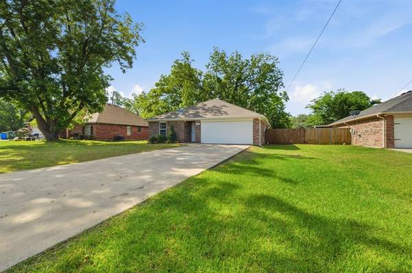 402 Robertson Street, Collinsville, TX 76233