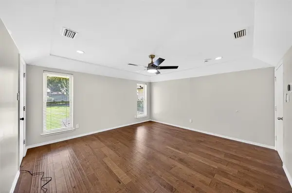 3908 Country Club Drive W, Irving, TX 75038