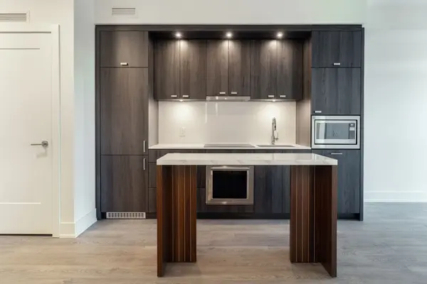 858 Dupont ST #806, Toronto W02, ON M6G 0C1