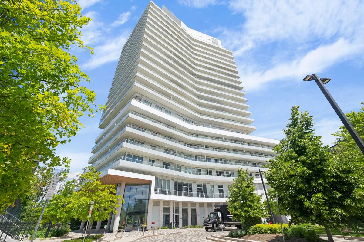 20 Brin DR #103, Toronto W08, ON M8X 1Y6