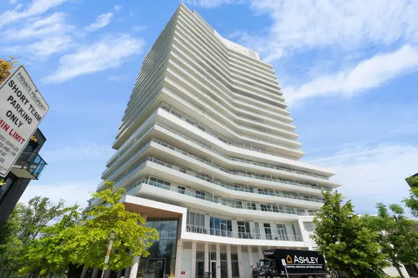 20 Brin DR #103, Toronto W08, ON M8X 1Y6