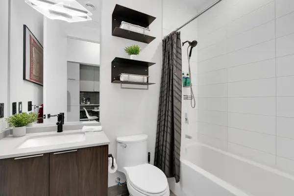 20 Brin DR #103, Toronto W08, ON M8X 1Y6