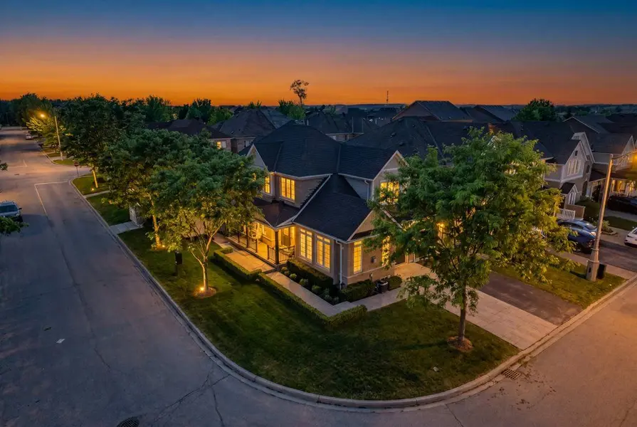 22 Ulson DR, Richmond Hill, ON L4E 4V6