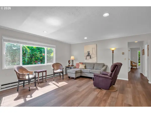1250 9TH ST, Florence, OR 97439