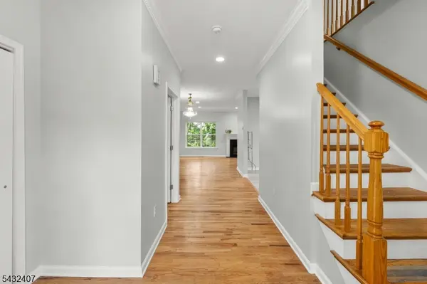 33 E Burgess Dr, Piscataway Twp., NJ 08854