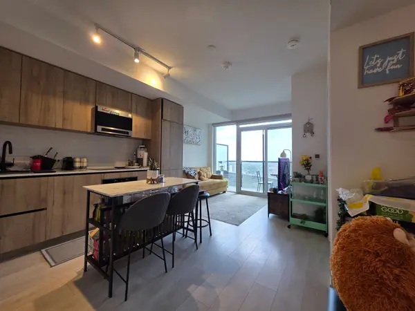 127 BROADWAY AVE #1701, Toronto C10, ON M4V 1P4