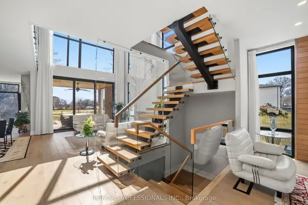 2206 UTLEY RD, Mississauga, ON L5J 1X1