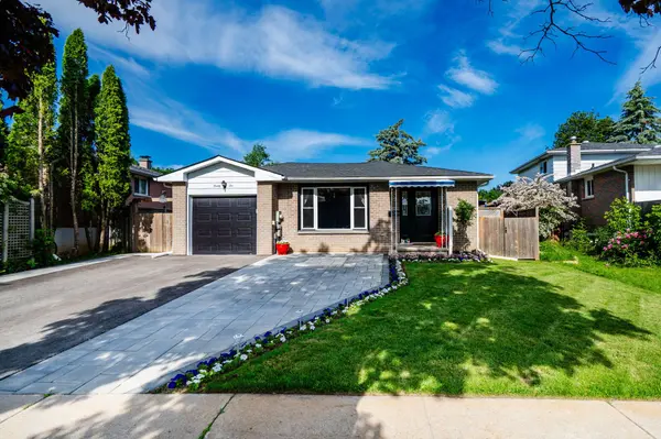 22 Lonsdale PL, Barrie, ON L4M 4J1