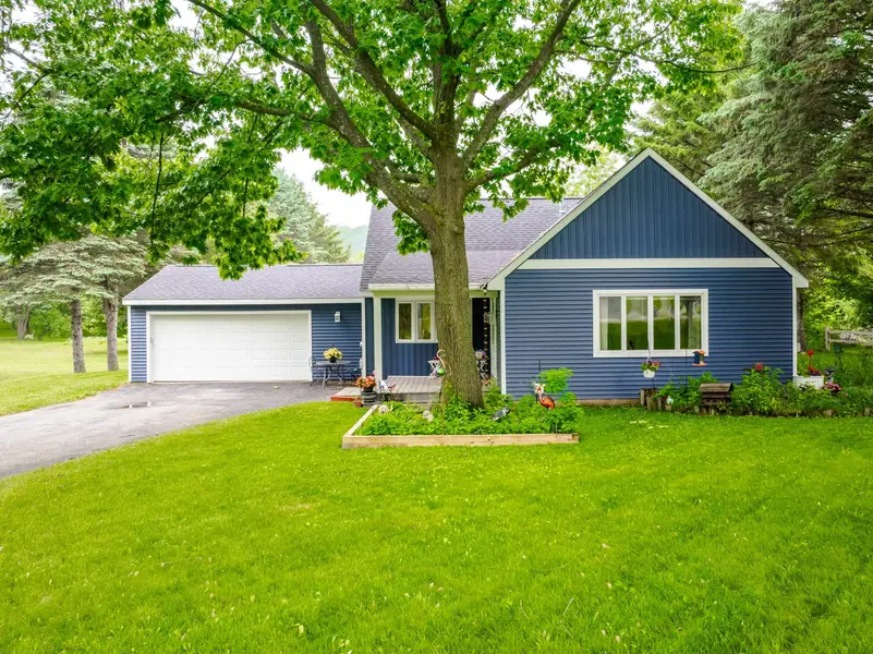 5571 Exodus DR, Long Lake Twp, MI 49684