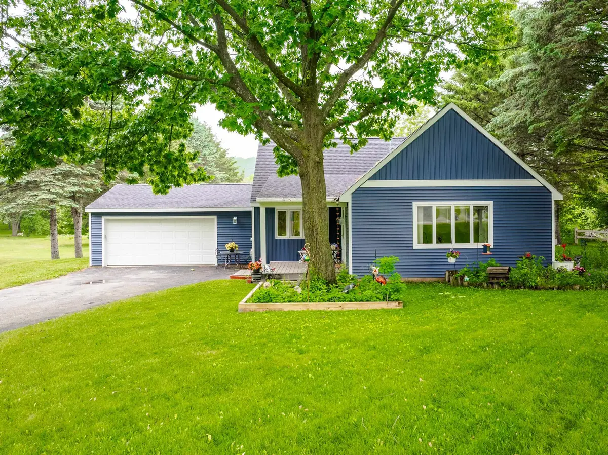 5571 Exodus DR, Long Lake Twp, MI 49684