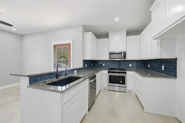 1309 S 5th Avenue #1309, Denison, TX 75021