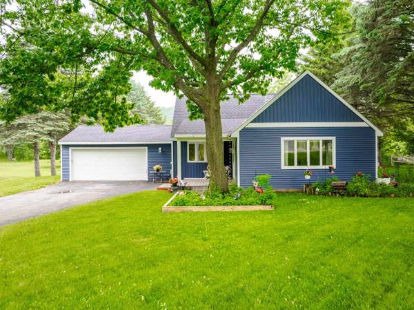 5571 Exodus DR, Long Lake Twp, MI 49684