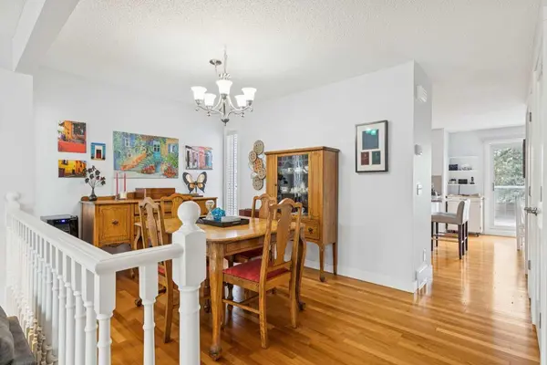 20 Stradwick Rise SW, Calgary, AB T3H 3H1