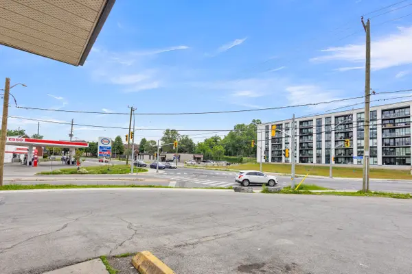 155 Highland RD E, Kitchener, ON N2M 3W1