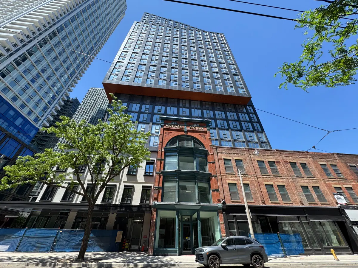 100 Queen ST E #2815, Toronto C08, ON M5C 0B5