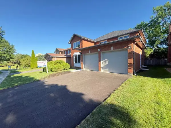 108 Berwick CRES, Richmond Hill, ON L4C 0B7