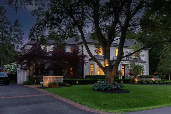 240 Poplar DR, Oakville, ON L6J 4C8