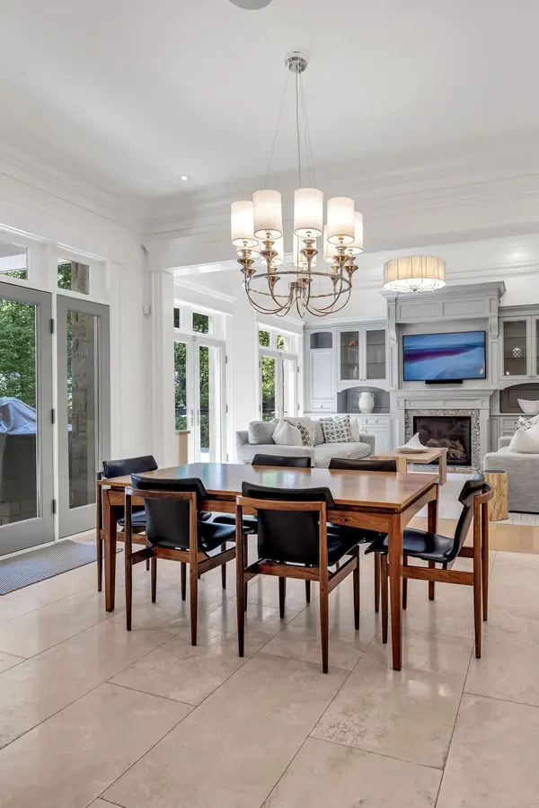 240 Poplar DR, Oakville, ON L6J 4C8