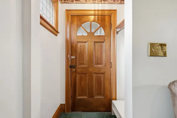 67 Paradise RD S, Hamilton, ON L8S 1S3