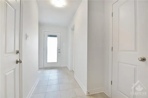 18 Verglas LN, Orleans - Convent Glen And Area, ON K1W 0P5
