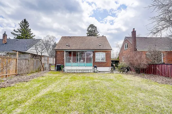 16 Ayre Point RD, Toronto E08, ON M1M 1G5