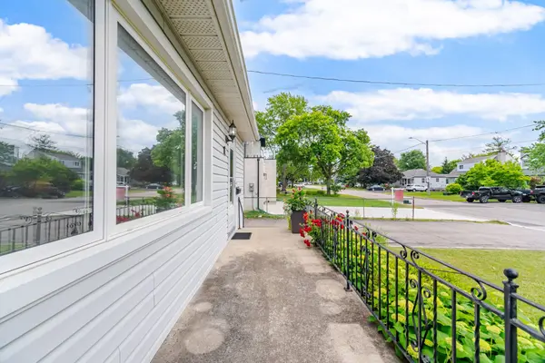 7 Earl ST, Mississauga, ON L5M 1N6