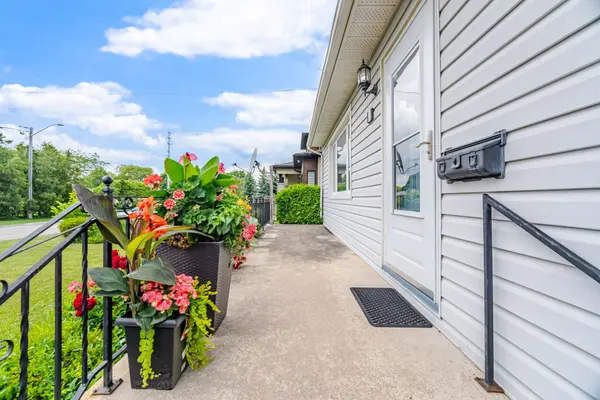 7 Earl ST, Mississauga, ON L5M 1N6