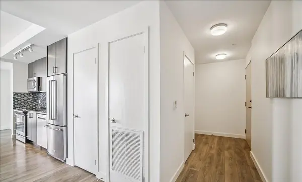 150 Sabina DR #305, Oakville, ON L6H 0W3