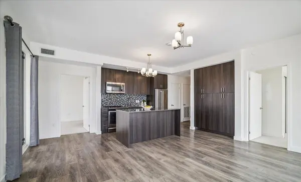 150 Sabina DR #305, Oakville, ON L6H 0W3
