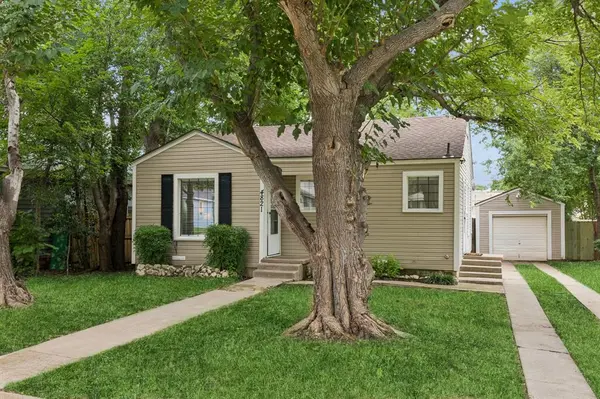 4821 Calmont Avenue, Fort Worth, TX 76107